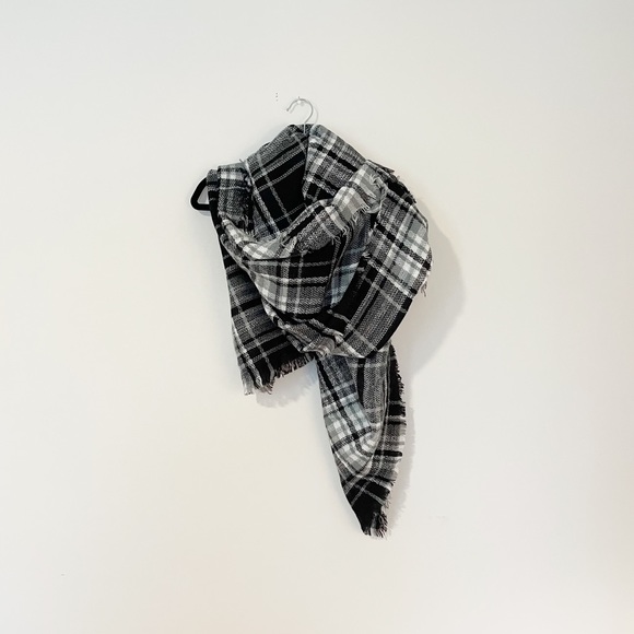 Black Plaid Blanket Scarf - Picture 1 of 3
